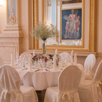 Dekoration für ein Fest im Jugendstilsaal vom Parkhotel in Bad Schandau
